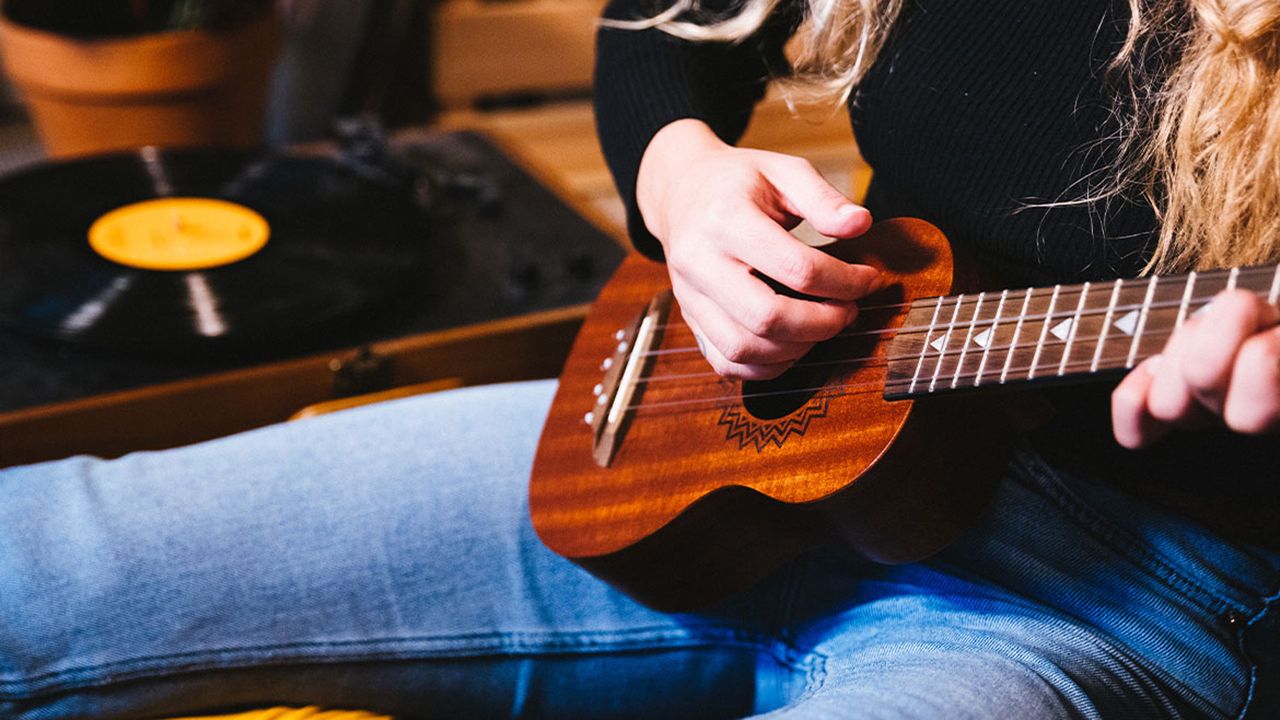 6 Easy Songs to Play on the Ukulele