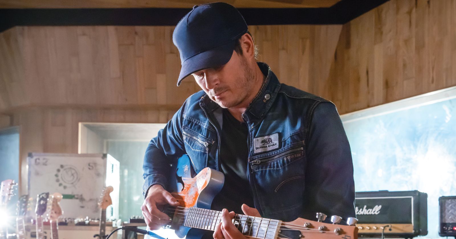 Win A Tom Delonge / Ernie Ball Pursuit of Tone Prize Pack