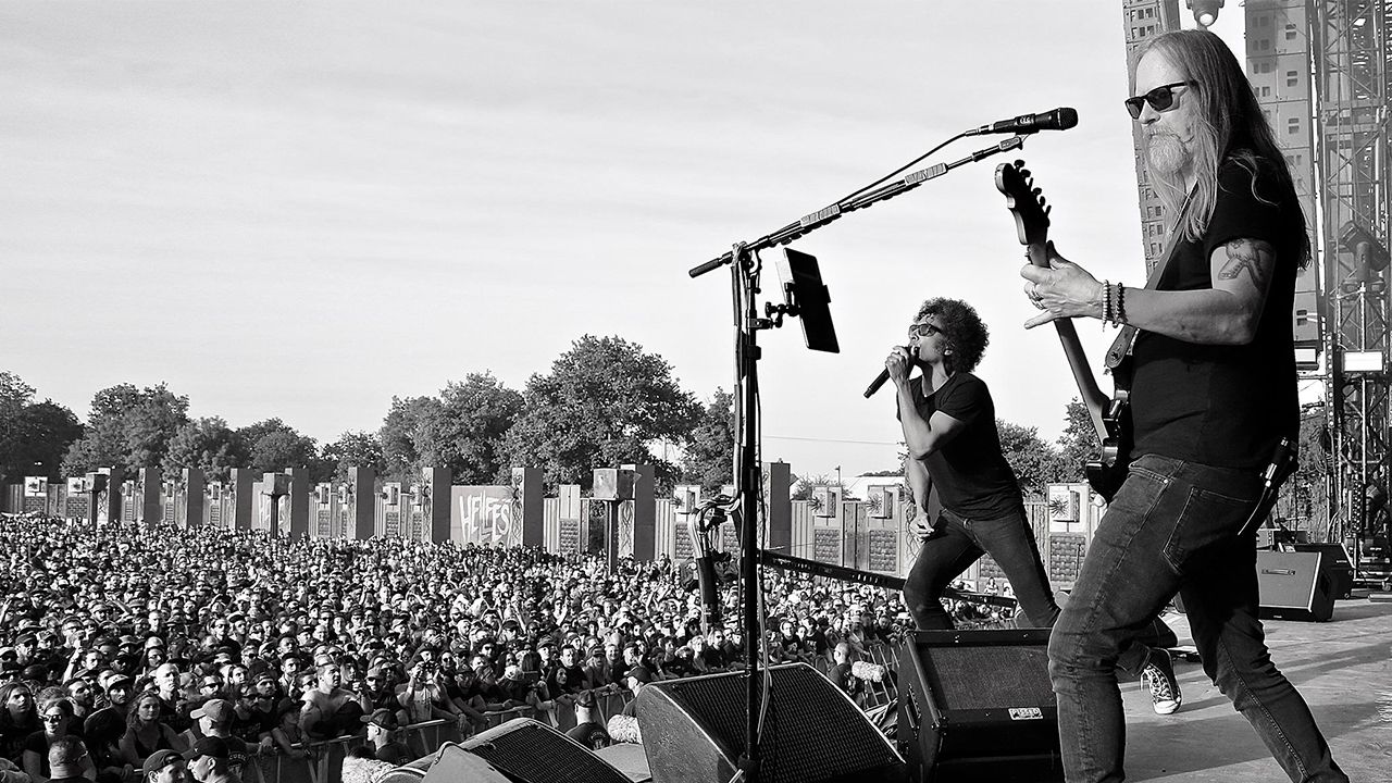 Alice in Chains Play Atop Their Hometown of Seattle