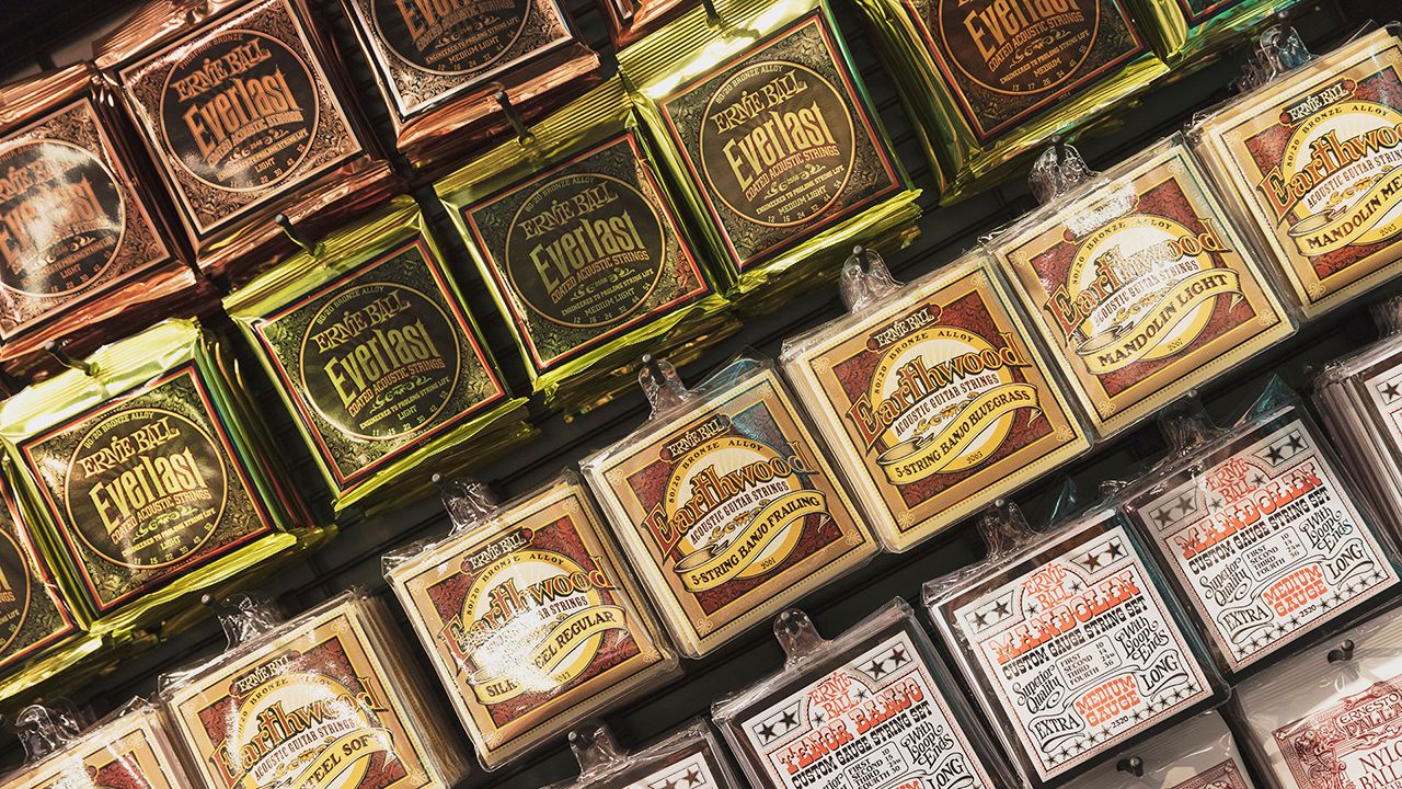 Buying Guide: How to Choose the Right Acoustic Guitar Strings