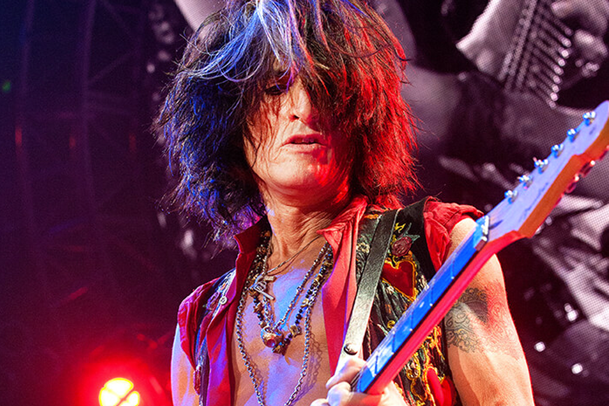 Joe Perry Discusses Hollywood Vampires Tour Gear