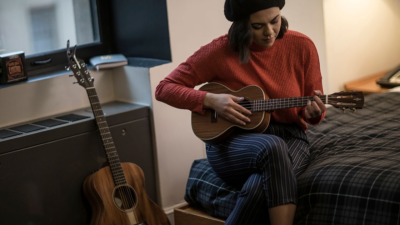 Learn How to Play the Guitar & Ukulele with Chord Charts