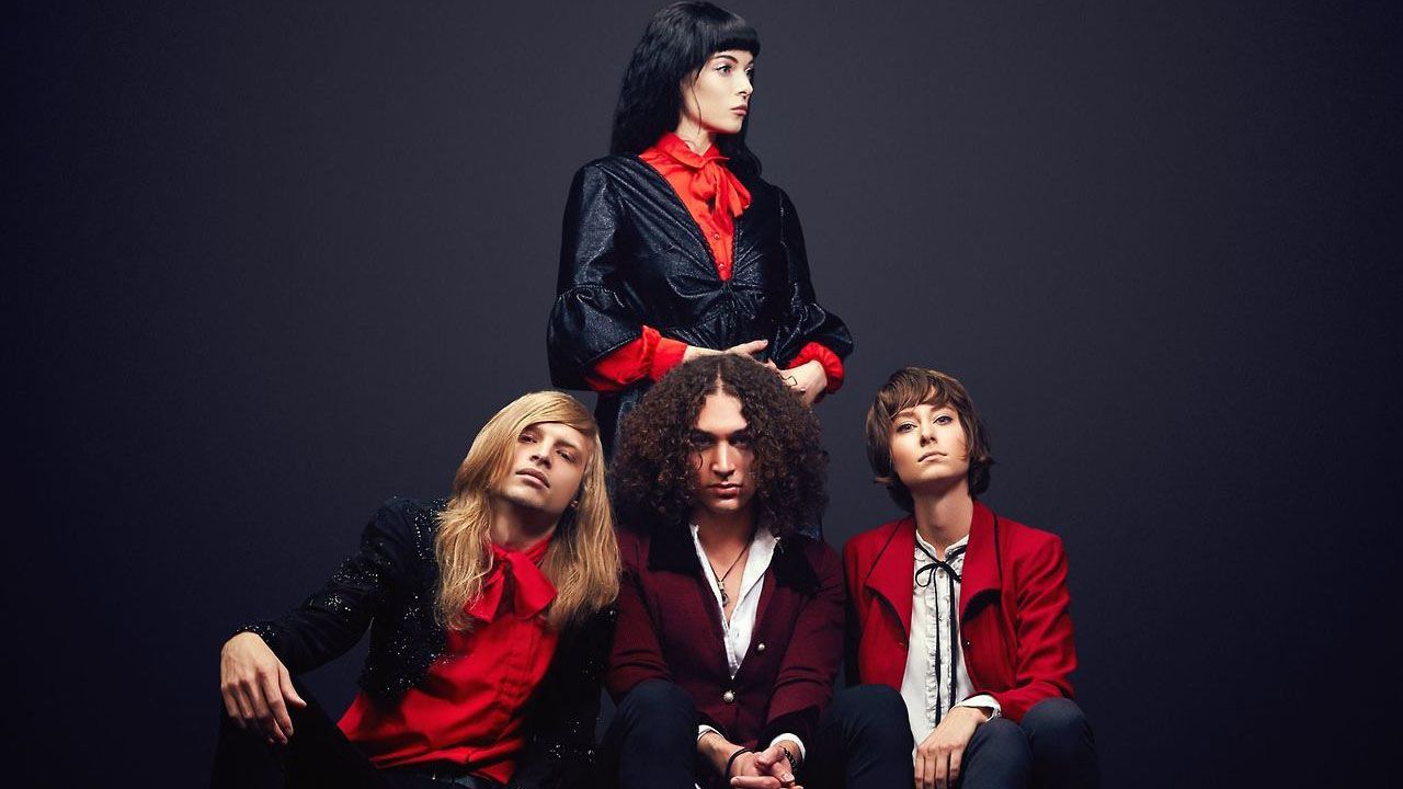 Starbenders premiere new single "Julian"