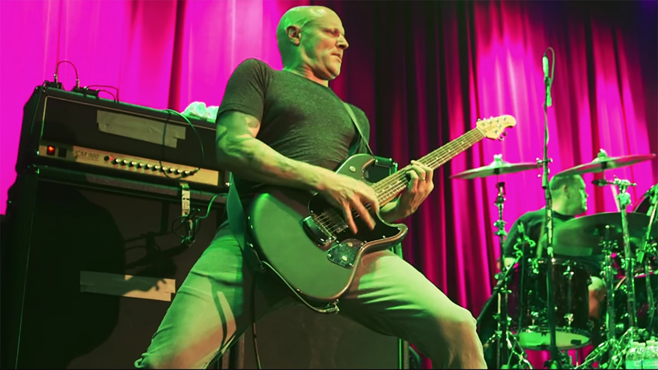Ernie Ball Music Man: "Method of Communication" Inspired by Stephen Egerton of Descendents