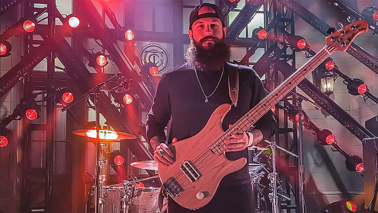 Morgan Wallen Brings the Joe Dart Bass and the Mariposa Guitar to Saturday Night Live