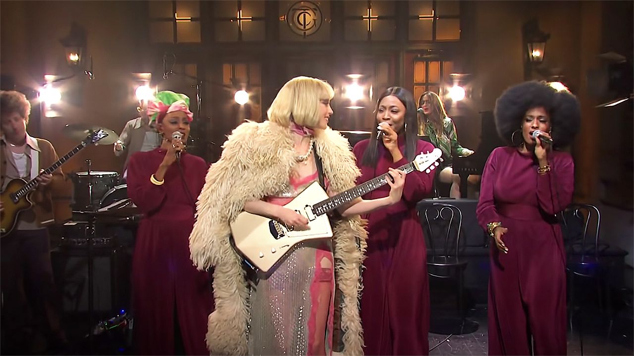 St. Vincent Performs on Saturday Night Live with the new Goldie Signature Guitar